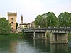 Pogled na Pizzighettone, z mostom čez reko Addo, stolpom in zvonikom cerkve San Bassiano