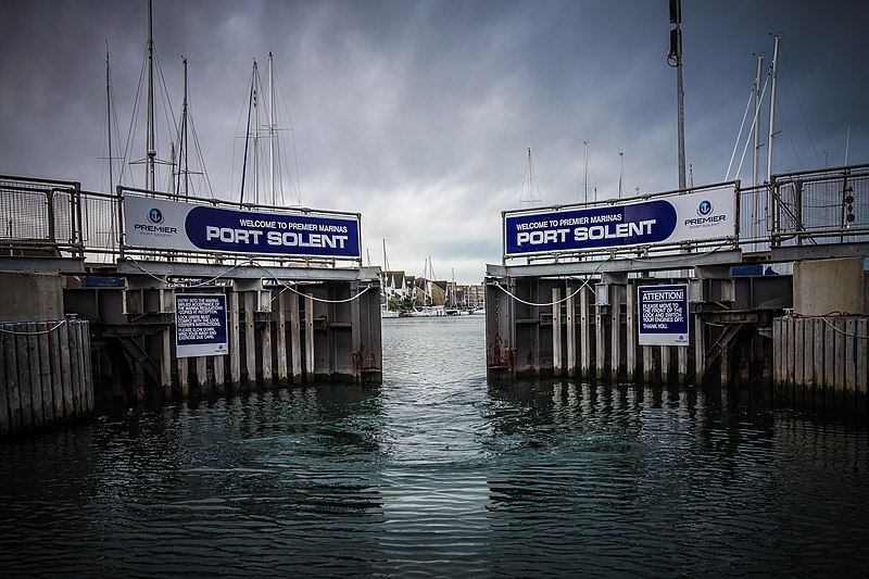 File:Port Solent Lock Gates Opening (8191658172).jpg