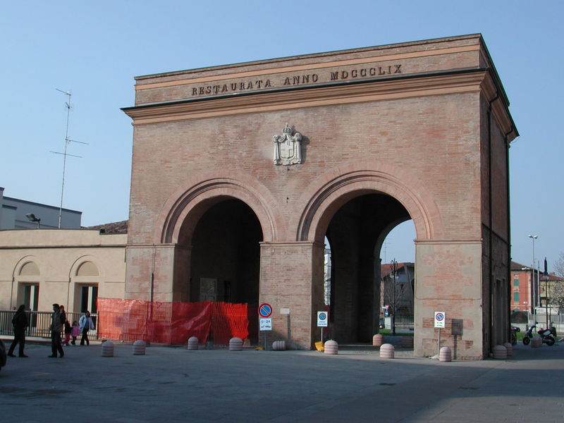 صورة:Porta santa croce reggio emilia.jpg