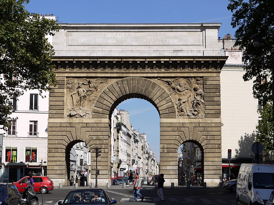 Порте сен дени. Ворота сен Мартен в Париже. Триумфальная арка сен Дени в Париже. Триумфальная арка сен Мартен. Арка сен Мартен в Париже.