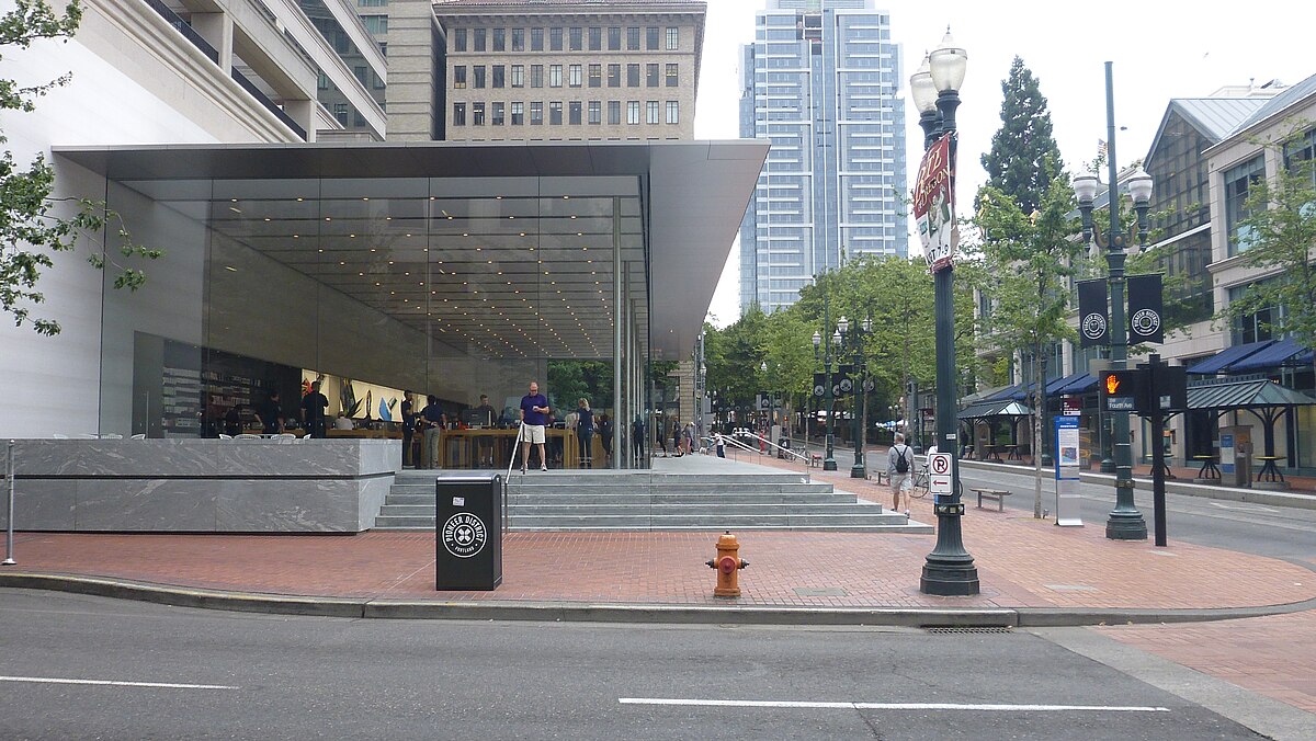 Apple Pioneer Place - Electronics Store in Portland