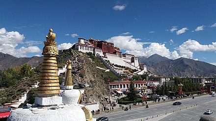 Palácio Potala de Lhasa, hoje Patrimônio Mundial da UNESCO, fotografado em 2019