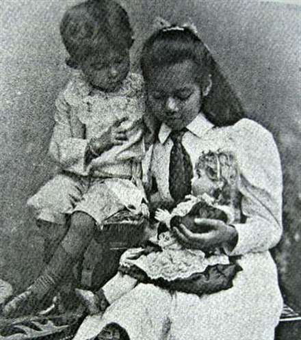 Younger Prince Mahidol Adulyadej and Princess Valaya Alongkorn