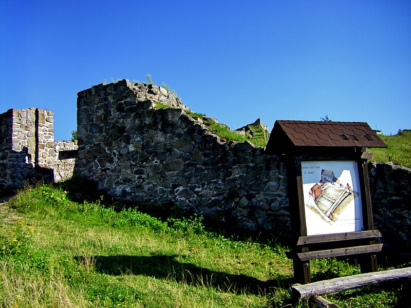 File:Pustý hrad, Zvolen 01.jpg