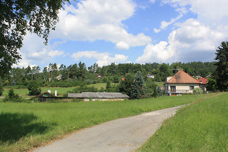 File:Pyšely, Borová Lhota, south view 2.jpg