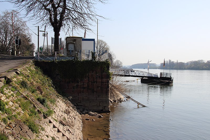 File:Rüdesheim am Rhein Alter Eisbrecher (01).jpg