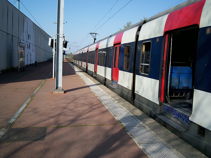 File:RER B - Gare ParcExpo.JPG