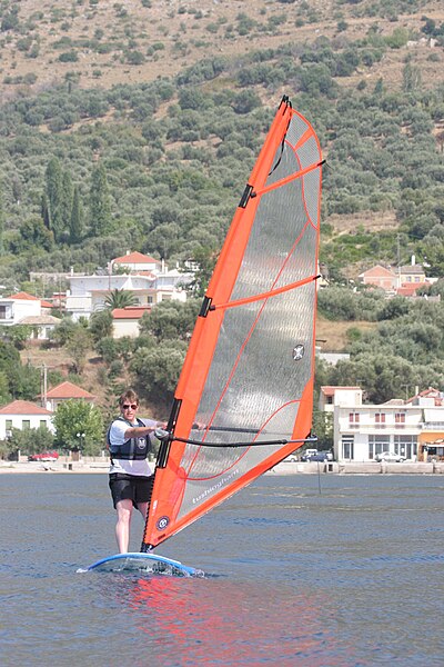 File:Rachel windsurfing (59359641).jpg