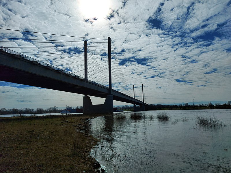 File:Rhine bridge Rees-Kalkar 110446.jpg