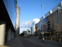 Weena seen to the east from the Stationsplein Rotterdam Weena.jpg