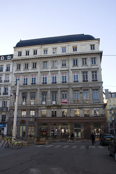 File:Saint Étienne-Place Dorian-Le Grand Cercle-20110116.jpg