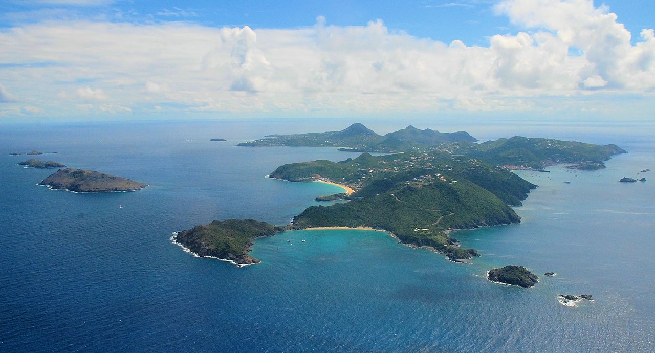 1280px-Saint_Barth_-_Vue_a%C3%A9rienne_-_Octobre_2009.jpg