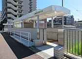 山陽電鉄との境界駅である西代駅 山陽電鉄が管理しているため看板類には「阪神」の語が入っていない
