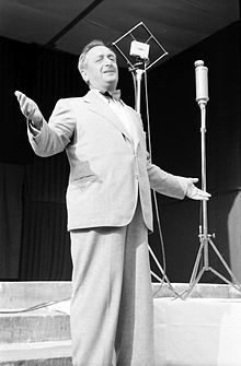 Moser performing in 1942