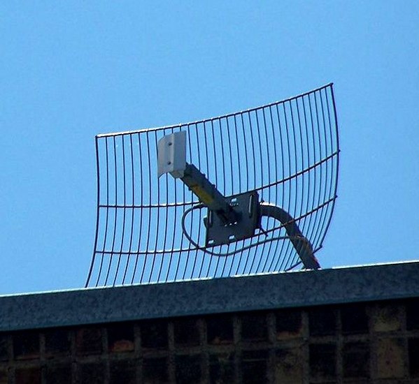 Wire grid-type parabolic antenna used for MMDS data link at a frequency of 2.5-2.7 GHz. It is fed by a vertical dipole under the small aluminum reflec