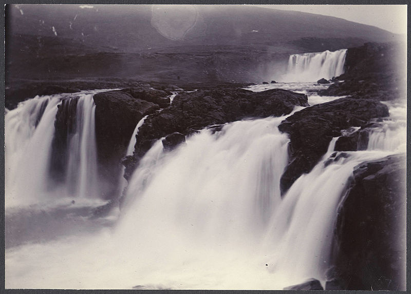 File:Seyðisfjörður. Waterfalls. (4558892664).jpg