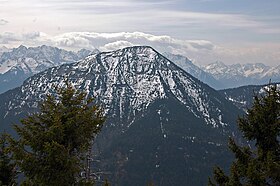 Kuzeyden görülen Simetsberg.