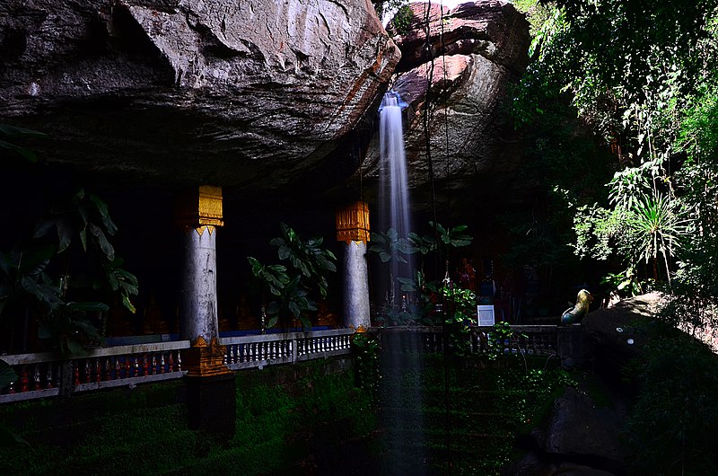 File:Sindhuchai cave temple.jpg