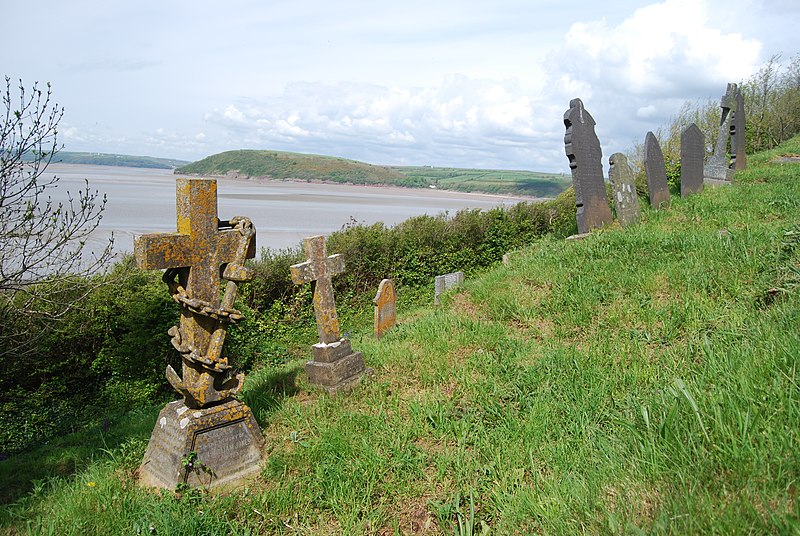 File:St.Ishmael Graveyard - panoramio (7).jpg