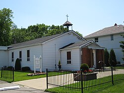 St Eugene Kapel Katolik Roma adalah gereja Katolik Roma di Lawrence Manor