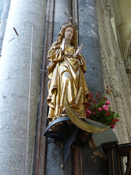 File:Statue Notre-Dame Panetière.jpg