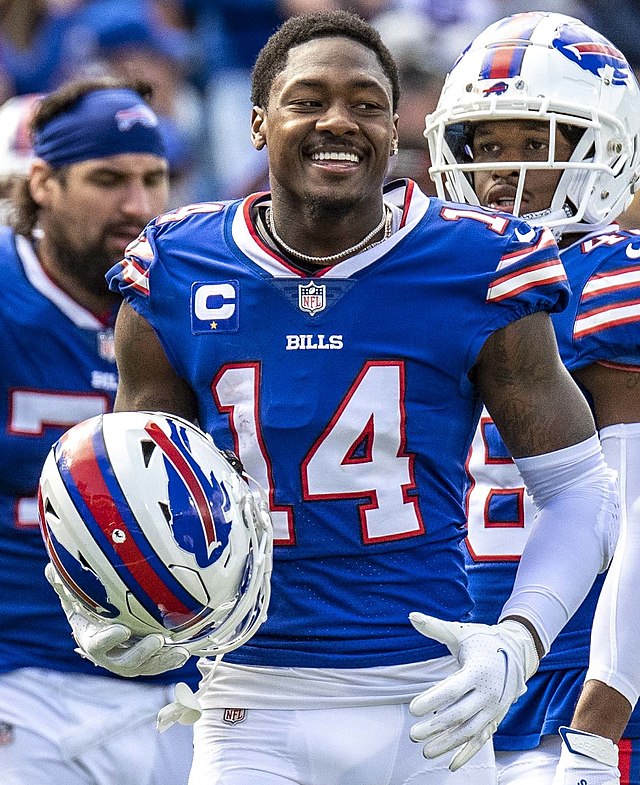 File:Stefon Diggs (51528382292) (cropped).jpg - Wikipedia