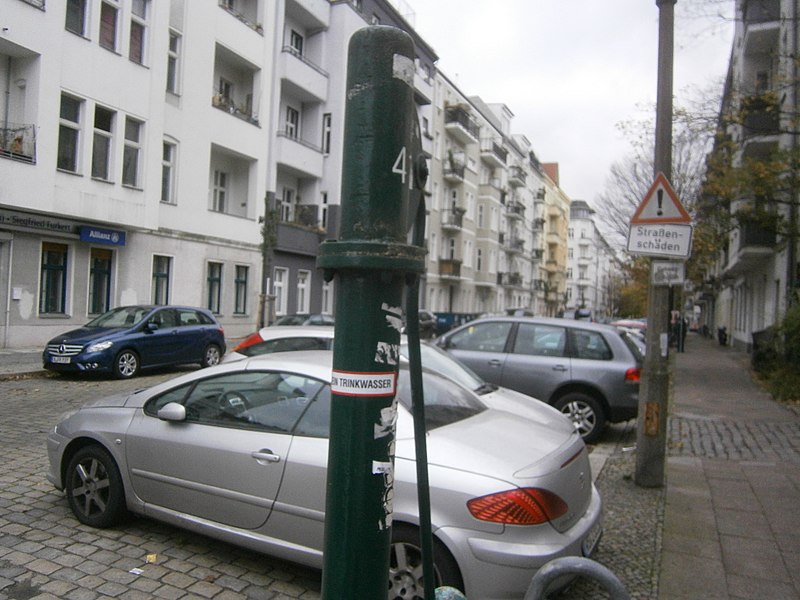 File:Straßenbrunnen41 PrBg LiloHermann (3).jpg