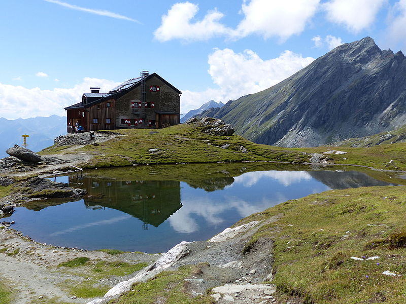 File:Sudetendeutsche Hütte Nussingkogel 2015.jpg