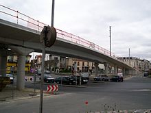 Photo du pont viaduc en construction au-dessus de la route nationale 3.