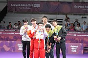 Deutsch: Tischtennis bei den Olympischen Jugendspielen 2018; Tag 9, 15. Oktober 2018; Mixed Medaillenzeremonie - Gold: Yingsha Sun & Wang Chuqin (CHN), Silber: Miu Hirano & Tomokazu Harimoto (JPN), Bronze: Su Pei-ling & Lin Yun-ju (TPE)); Medaillen-Verleiher: IOC member Ryu Seung-minu (KOR), Maskottchen-Verleiher: ITTF Vice-Presiden Nestor Tenca (ARG) English: Table tennis at the 2018 Summer Youth Olympics at 15 October 2018 – Mixed Medal Ceremony - Gold: Yingsha Sun & Wang Chuqin (CHN), Silver: Miu Hirano & Tomokazu Harimoto (JPN), Bronze: Su Pei-ling & Lin Yun-ju (TPE)); Medal presenter: IOC member Ryu Seung-minu (KOR), Mascot presenter: ITTF Vice-Presiden Nestor Tenca (ARG)