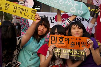 Internationella fans av pojkbandet SHINee i Kaohsiung.