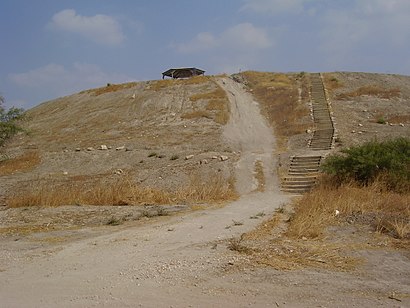 How to get to תל תאומים with public transit - About the place