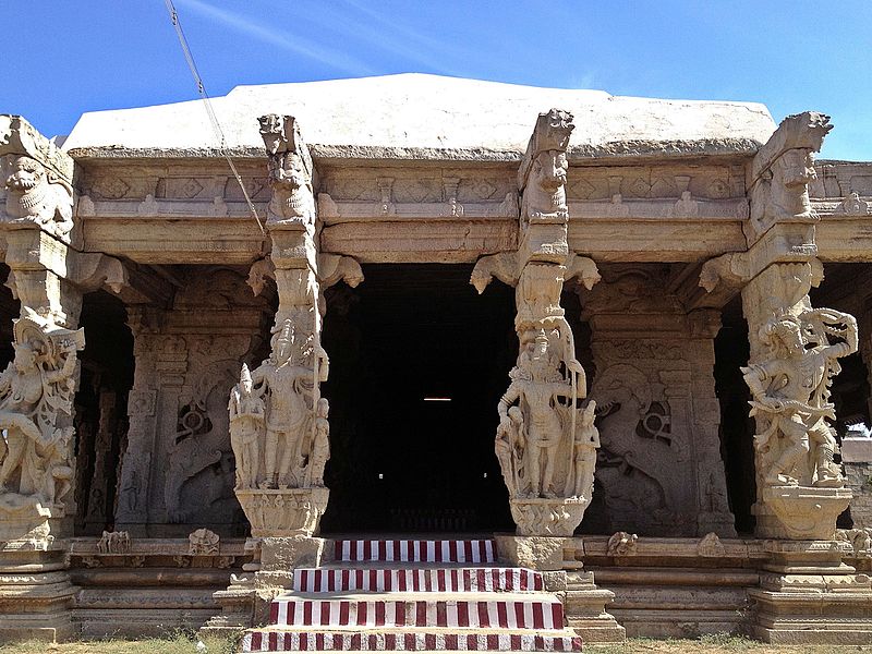 File:Thiruvengadamudayan hall-Srivaikuntanathar Temple.jpg