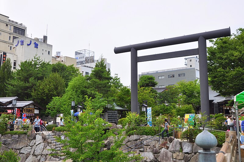 File:Torii of Yohashira Shrine, Matsumoto - Jun 27, 2009.jpg