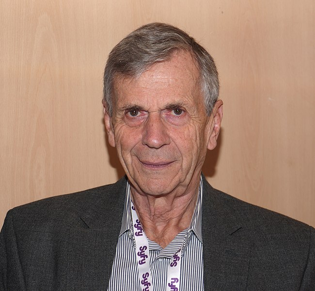 File:Toulouse Game Show 2011 - William B Davis - P1280945.jpg