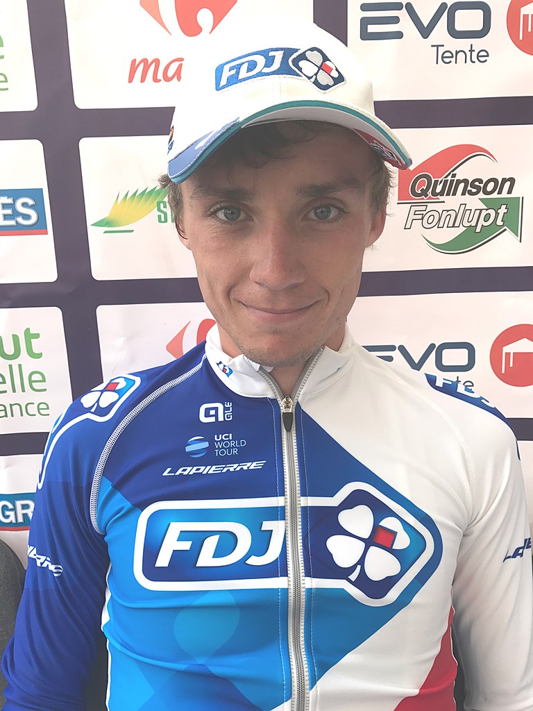 ♣ Groupama • FDJ | Le dieu du cyclisme est arrivé ♣ 768px-Tour_de_l%27Ain_2017_-_%C3%A9tape_1_-_arriv%C3%A9e_Tr%C3%A9voux_-_Valentin_Madouas