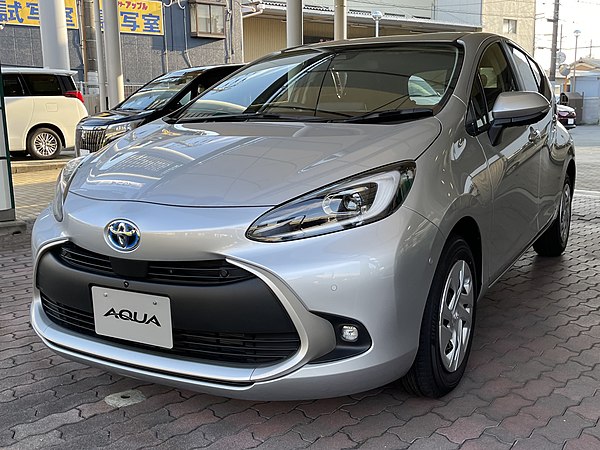 2021 Aqua X with optional projector headlights and fog lights (MXPK11, Japan)