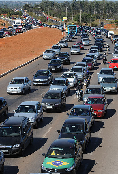 File:Traffic in Brasilia before Brazil & Chile match at World Cup 2010-06-28 2.jpg