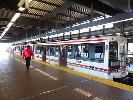 T me metro. Метро Торонто поезда. Метрополитен Торонто. Метро Торонто вагоны. Торонтское метро.