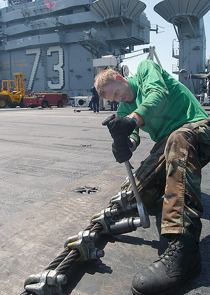 File:US Navy 040416-N-1045B-034 Aviation Boatswain's Mate Airman Apprentice Aaron Sperry uses a torque wrench to make routine adjustments on an arresting gear wire.jpg