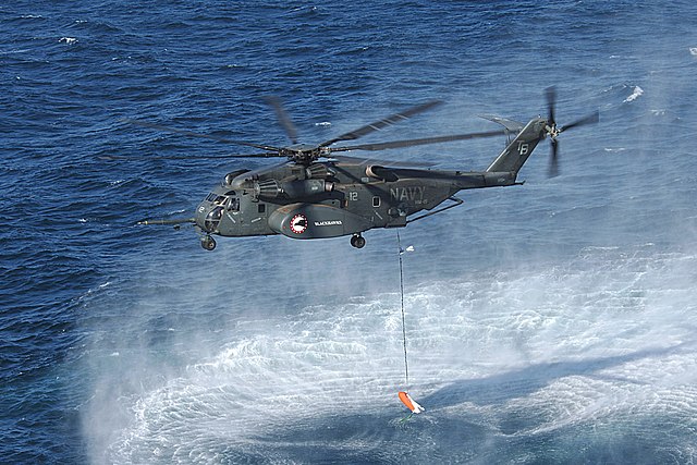 An MH-53E Sea Dragon from HM-15 during a minesweeping exercise, 2007