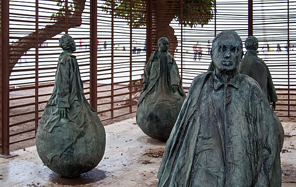 Winner: Una habitació on sempre plou, by Juan Muñoz at Plaça del Mar Photographer: Mikipons