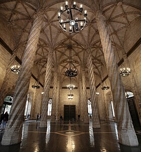 Salón columnario de la Rula de la Seda (Valencia).