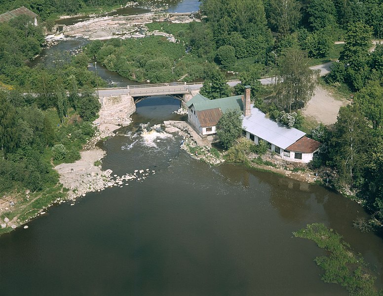 File:Vanha Dahlforsin viilatehdas ja Vantaankoski, Vantaa, 1993.jpg