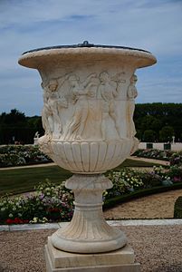 Vase Borghèse, Parc de Versailles.