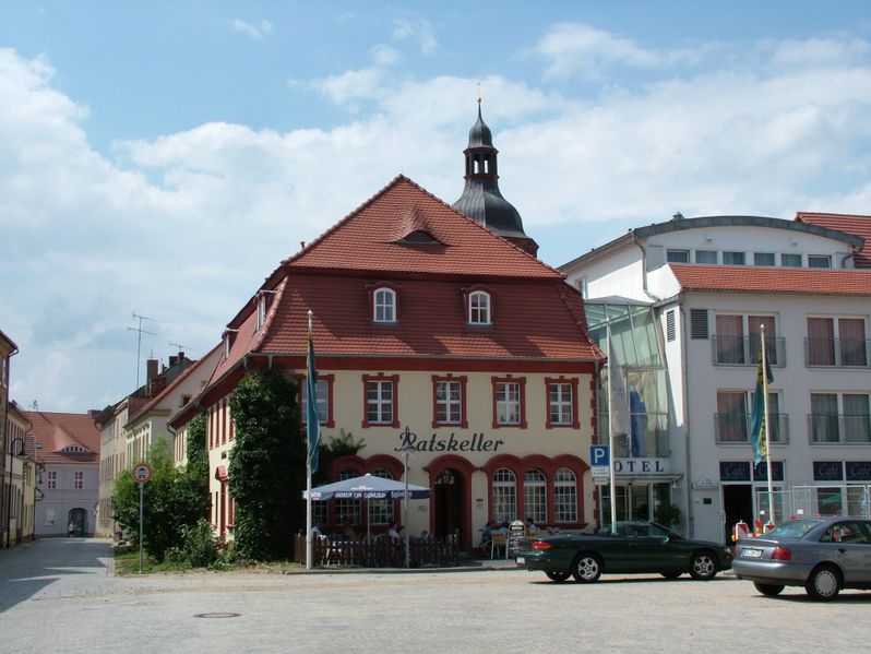 File:Vetschau Ratskeller.jpg