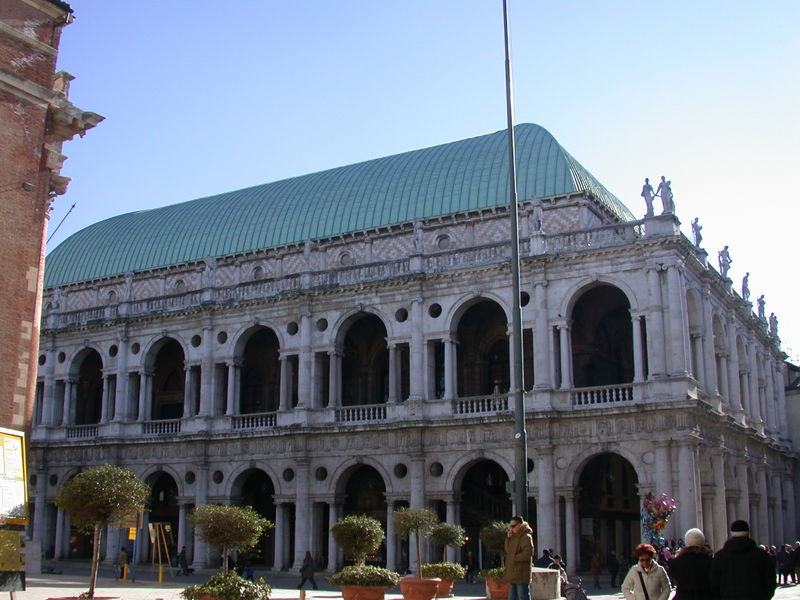 صورة:Vicenza-Basilica palladiana2.jpg