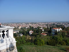 Panorama di Vicenza visto dalla balconata di piazzale della Vittoria
