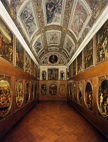 The richly decorated vault of the Studiolo of Francesco I in Palazzo Vecchio, Florence Vista del Studiolo de Francisco I.jpg