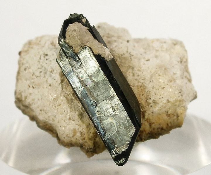 File:Vivianite-226447.jpg